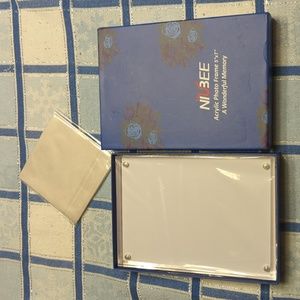 NIB Niubee Acrylic 5x7 Photo Frame